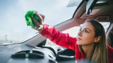 Gak Perlu Bingung, Begini Cara Efektif Membersihkan Kaca Mobil Anti Baret: Tips dan Rekomendasi Pembersih Terbaik