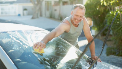 Gak Perlu Bingung, Begini Cara Efektif Membersihkan Kaca Mobil Anti Baret: Tips dan Rekomendasi Pembersih Terbaik