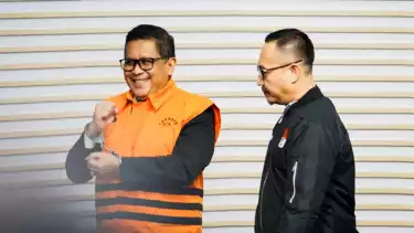 Teriakan Hasto Kristiyanto saat Kenakan Rompi Tahanan KPK