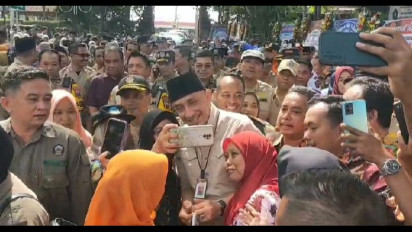 Momen Haru ASN dan Warga Bangkalan saat Pj Bupati Pamit Purna Tugas 