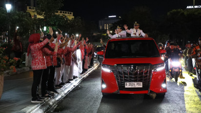 Tiba di Semarang, Agustin-Iswar Disambut Ribuan Warga Kota Semarang