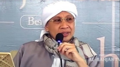Ada yang Beri Zakat Fitrah pada Ustaz, Memang Boleh Diterima? Buya Yahya Ingatkan Hati-hati karena Hukumnya…