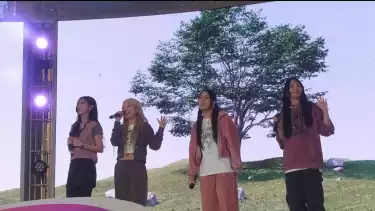 Penampilan Kandis di KOREA 360 X Kandis Mini Concert in Indonesia