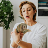 Rezeki Datang dari Segala Arah, 5 Weton Ini Diprediksi akan Berlimpah Rezeki pada 31 Maret 2026