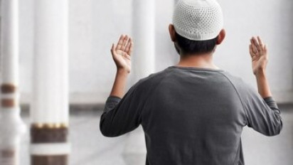 Meski Lelah Bekerja Jangan Lupa Baca Doa Ini, Seketika Rezeki Makin Lancar Kata Ustaz Adi Hidayat sampai Doa ...