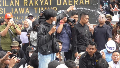 Aksi Demonstrasi Indonesia Gelap Jilid 2: Anak Risma Disiram Air oleh Demonstran