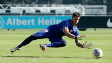 Kiper keturunan Belanda Dani van den Heuvel