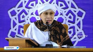 Wanita yang sedang Haid Ingin Baca Al Quran, Bolehkah Pakai HP? Ternyata Ustaz Khalid Basalamah Tegaskan Hukumnya…