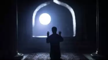 Ilustrasi berdoa di malam Lailatul Qadar pada 10 hari terakhir Ramadhan