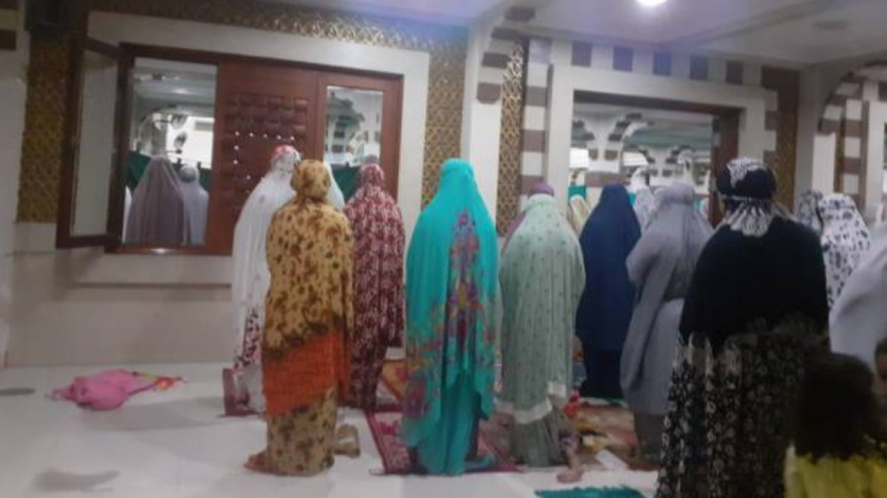 Catat! Fadhilah Shalat Tarawih di Malam Pertama Bulan Ramadhan
            - galeri foto
