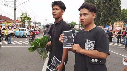 Ratusan Massa Gelar Aksi Dukung Sukatani di Alun-alun Purbalingga