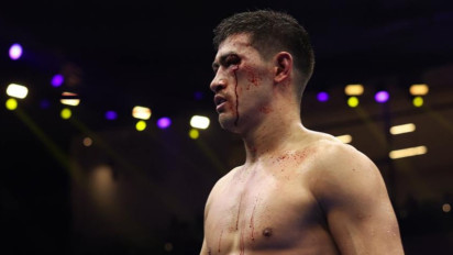 Hasil Tinju Dunia: Bikin Cacat Rekor Artur Beterbiev, Dmitry Bivol Raih Gelar Juara Dunia Tak Terbantahkan di Kelas Berat Ringan