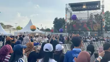 Penapilan DJ Adnan Veron dalam Bloom Festival 2025 di Kiara Artha Park, Kota Bandung, Sabtu (22/2/2025).