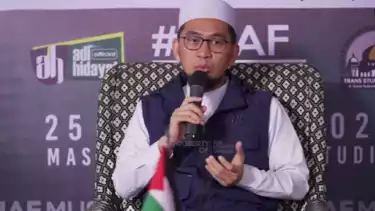 Potret Ustaz Adi Hidayat