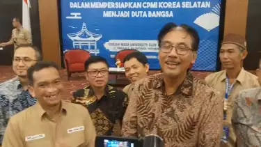 Dirjen Promosi dan Pemanfaatan Kerja Luar Negeri KP2MI, Dwi Setiawan Susanto dan Ketua Umum Pelbakori, Mohammad Rosyidi.
