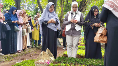 Ziarah Jelang Ramadhan Merupakan Sebuah Kebiasaan Untuk Menyambut Bulan Suci, Seperti yang Dilakukan Ketum Kadin DKI Diana Dewi