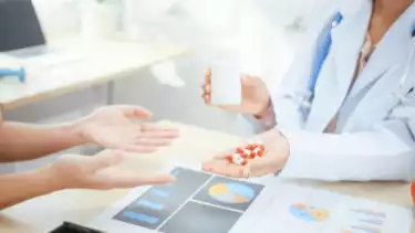 Ilustrasi minta resep obat ke dokter untuk sembuhkan penyakit