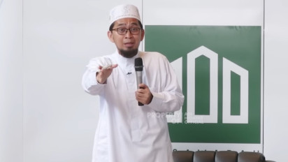 Setelah Shalat Berjamaah, Apakah Boleh Makmum Doa Bersama Imam? Ternyata Ustaz Adi Hidayat Bilang Hukumnya...
