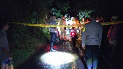 Seorang Warga Ditemukan Tewas Tertimbun Tanah Longsor di Garut