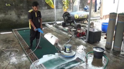 Jelang Ramadhan, Usaha Cuci Karpet Sajadah di Jombang Alami Lonjakan Pesanan hingga 75 Persen