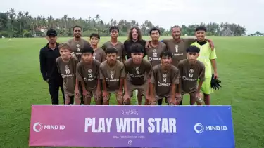 Starbol Boyong Legenda Barcelona Carles Puyol untuk Pantau 11 Pesepakbola Muda Indonesia di Bali