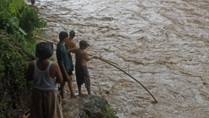 Bocah di Jember Terseret Arus Selokan saat Bermain Hujan, Pencarian Terus Dilakukan