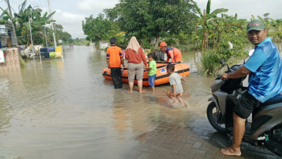 Sungai Kali Lamong Meluap usai Hujan Deras, Puluhan Rumah Warga di Balongpanggang Kebanjiran