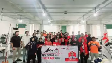 Pelatihan Wilderness First Aid Kit untuk para pelajar Jakarta di Universitas Trilogi Jakarta