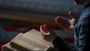 Ilustrasi membaca surat sebagai obat segala penyakit