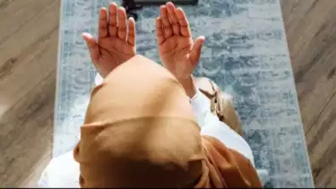 Ilustrasi membaca niat shalat