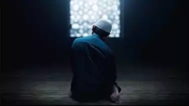 Ilustrasi shalat Subuh setelah bangun tidur kesiangan