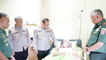Pantau Langsung Penanganan Medis, Kapolda dan Pangdam Besuk Anggota Polri yang Jadi Korban Penyerangan di Mapolres Tarakan
