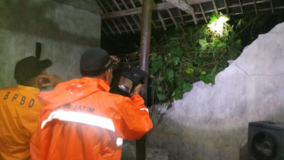 Tebing Longsor Timpa Rumah Warga di Gandusari, Blitar