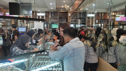 Harga Emas Tembus Rp1,6 Juta per Gram, Warga Blitar Serbu Toko Emas