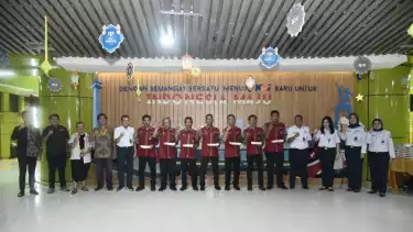 KAI Services menggelar program berbagi yang melibatkan pelanggan berdonasi melalui aktivitas pembayaran non cash untuk membelikan makanan berbuka puasa untuk 1000 porter yang berada di 8 Stasiun.