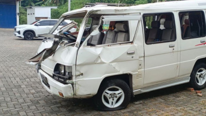 Truk Tabrak Minibus Berisi Anak-anak TK di Silayur Semarang
