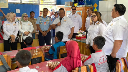 Kadin Sultra dan TNI AU Menggelar MBG di Sejumlah Sekolah Pelosok Kota