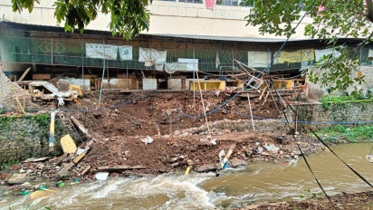 Turap Sungai Samping Pasar Ancol Bandung Jebol, Pemkot Bandung Targetkan 5 Hari Pemulihan Rampung