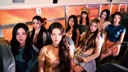 Lirik Lagu Butterflies - Hearts2Hearts, B-Side Track di Album The Chase yang Menggambarkan Rasa Gembira karena...