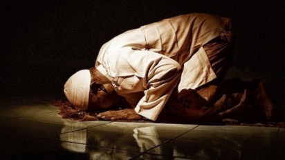 Mumpung Awal Ramadhan, Ustaz Adi Hidayat Berikan Tips agar Ringan Mengerjakan Tahajud dan Bisa Konsisten