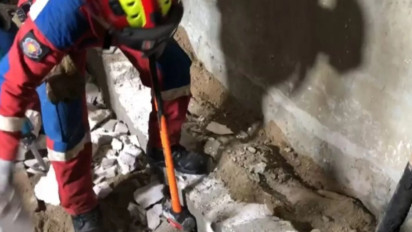 Sadis! Pemilik Ruko Ditemukan Tewas Dicor Semen di Pulogadung, Ditutup Karpet di Bagian Atasnya