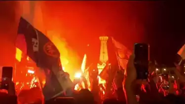 Ribuan Suporter PSIM mengelukan kemenangan di laga final Liga 2 antara PSIM vs Bhayangkara