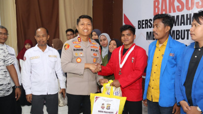 Baksos Polri Presisi, Polres Baubau Gandeng Mahasiswa dan OKP Berbagi Sembako