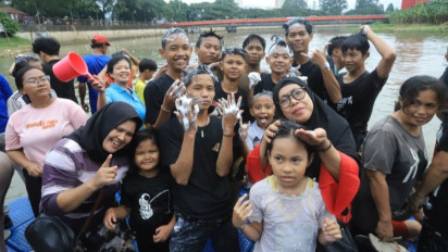 Tradisi Bersih Diri di Aliran Sungai Cisadane yang Tetap Lestari Jelang Ramadhan
