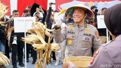 Dukung Swasembada Pangan, Polri Panen Jagung di Madiun