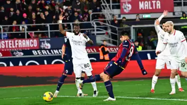 Selebrasi Pemain Bologna usai Cetak Gol ke Gawang AC Milan di Liga Italia