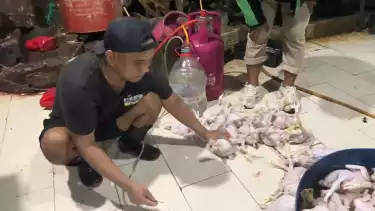 Hati-hati Ada Praktik Penjualan Ayam Gelonggongan di Pasar Kebayoran Lama di Ramadhan 2025, Rekaman Ini Buktikan...