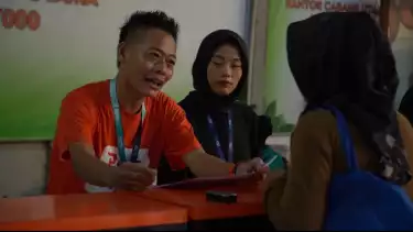 PT Pos Indonesia (Persero) atau PosIND, memulai penyaluran bantuan sosial (bansos) sembako dan Program Keluarga Harapan (PKH) tahap I di Bekasi.