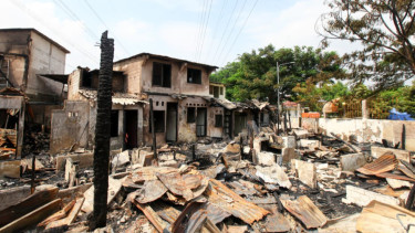Kebakaran Pemukiman Padat Penduduk di Duren Sawit: Tiga Orang Luka-Luka dan Puluhan KK Mengungsi