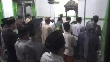 Masjid di Jombang Laksanakan Ibadah Salat Tarawih Super Kilat, 23 Rakaat Tuntas dalam Hitungan Waktu….